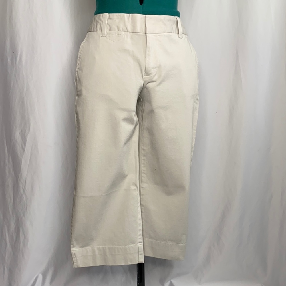 Gap Flat Front Capris - Beige, Size 2 Curvy Fit